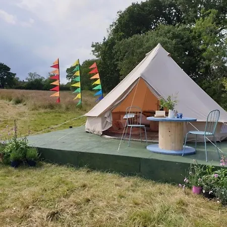 The Bunnies Barrow Bell Tent - Family Zone مكان تخييم