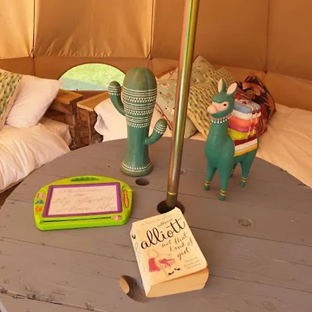 The Bunnies Barrow Bell Tent - Family Zone مكان تخييم ريتشموند