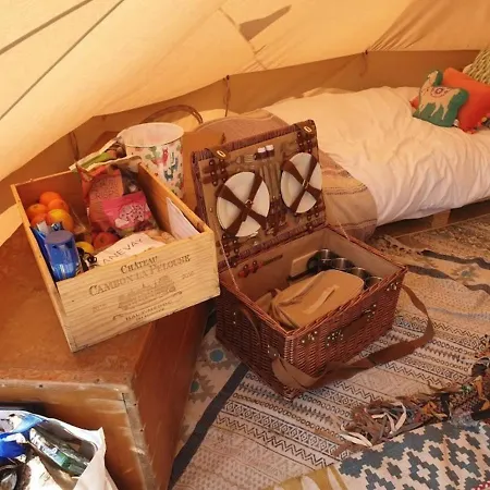 مكان تخييم The Bunnies Barrow Bell Tent - Family Zone 2*