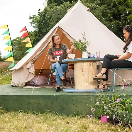 The Bunnies Barrow Bell Tent - Family Zone مكان تخييم