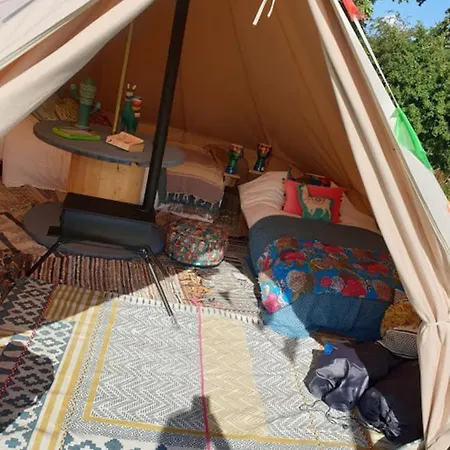 The Bunnies Barrow Bell Tent - Family Zone مكان تخييم