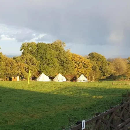 مكان تخييم The Bunnies Barrow Bell Tent - Family Zone