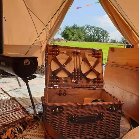 مكان تخييم The Bunnies Barrow Bell Tent - Family Zone 2*