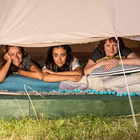 مكان تخييم The Bunnies Barrow Bell Tent - Family Zone 2*